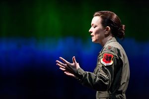 Elizabeth Bunch @ BroadwayWorld Elizabeth Bunch Photo