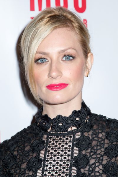 Beth Behrs Photo