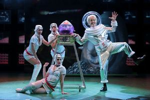 Shari Mocheit, Courtney Cerny, Kristen Noonan and Ed Kross Photo