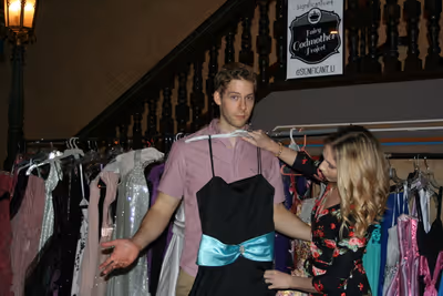 Andy Huntington Jones (Prince Topher) & Audrey Cardwell (Cinderella Understudy) try o Photo