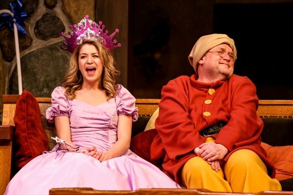 Nina (Leena Lambert), Vanya (Martin Larson) Photo