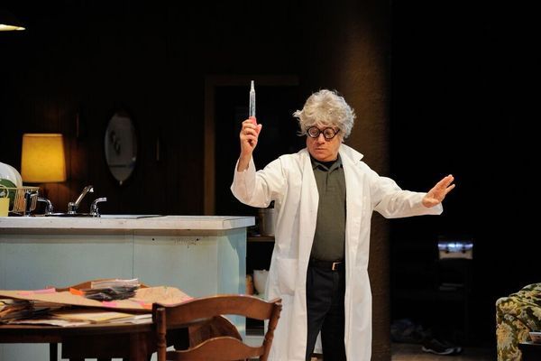 Stephen Berenson as Bob Photo