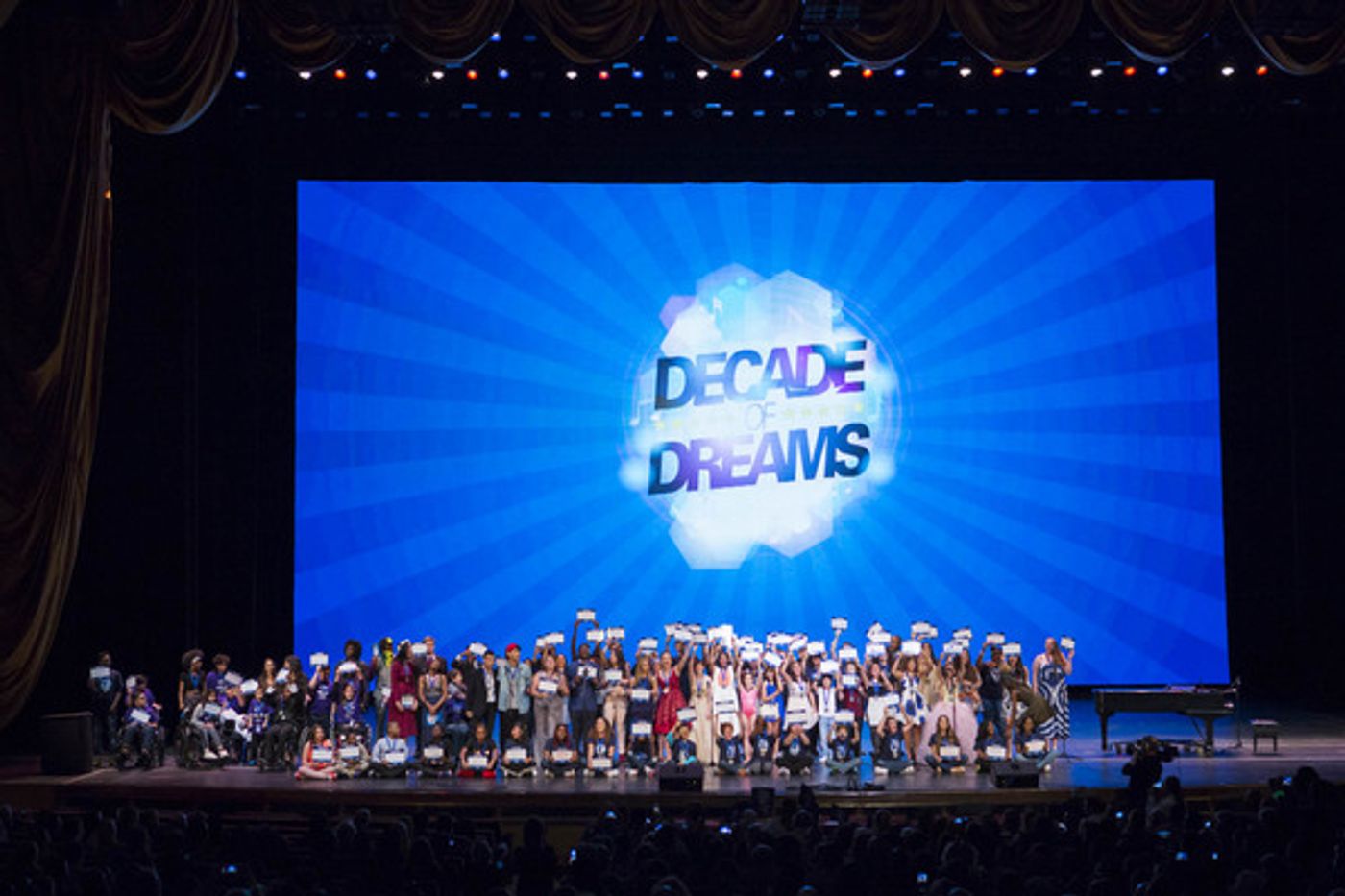 Photo Flash: John Oliver, Spike Lee, Chilina Kennedy, Jay Armstrong Johnson and More Attend 2016 Garden of Dreams Talent Show  Image