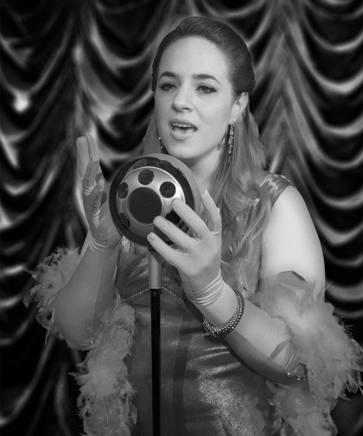 Alexandra Rush plays Bobbi at 