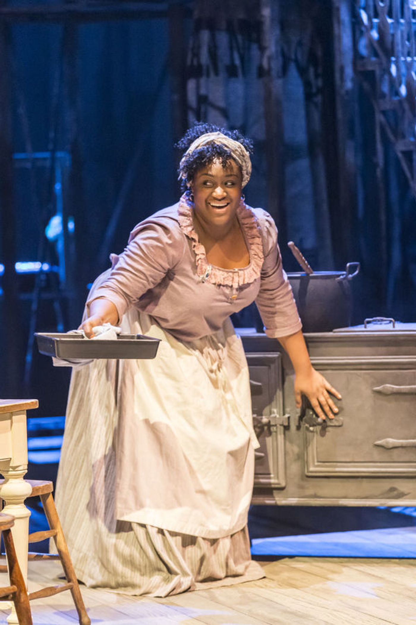 Photo Flash: First Look at Chris Peluso, Gina Beck and More in UK's SHOW BOAT  Image