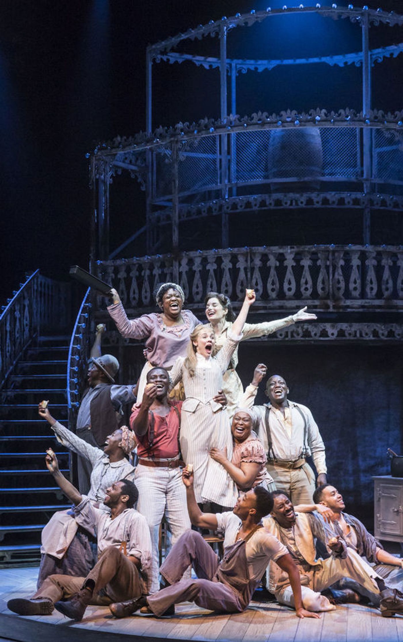 Photo Flash: First Look at Chris Peluso, Gina Beck and More in UK's SHOW BOAT  Image