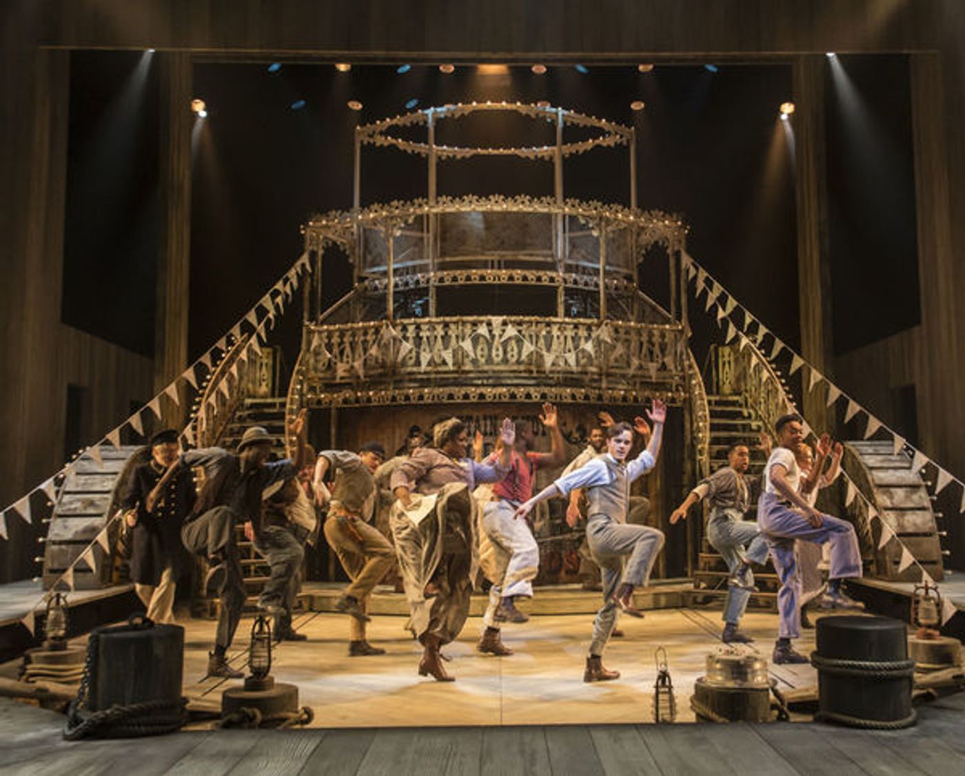 Photo Flash: First Look at Chris Peluso, Gina Beck and More in UK's SHOW BOAT  Image