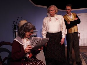 Laurie Hardy, Theresa Swartz, and Tom Smith @ BroadwayWorld Laurie Hardy, Theresa Swartz, and Tom Smith Photo