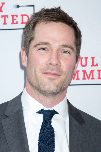 Luke Macfarlane Photo