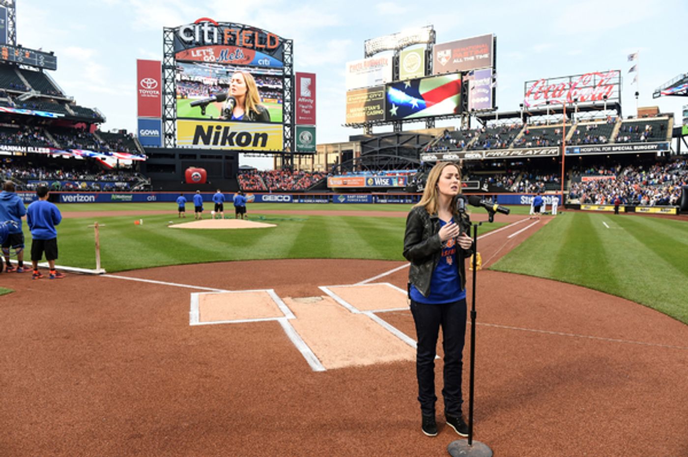 Photo Flash: BRIGHT STAR's Hannah Elless Sings the National Anthem at Mets Game  Image