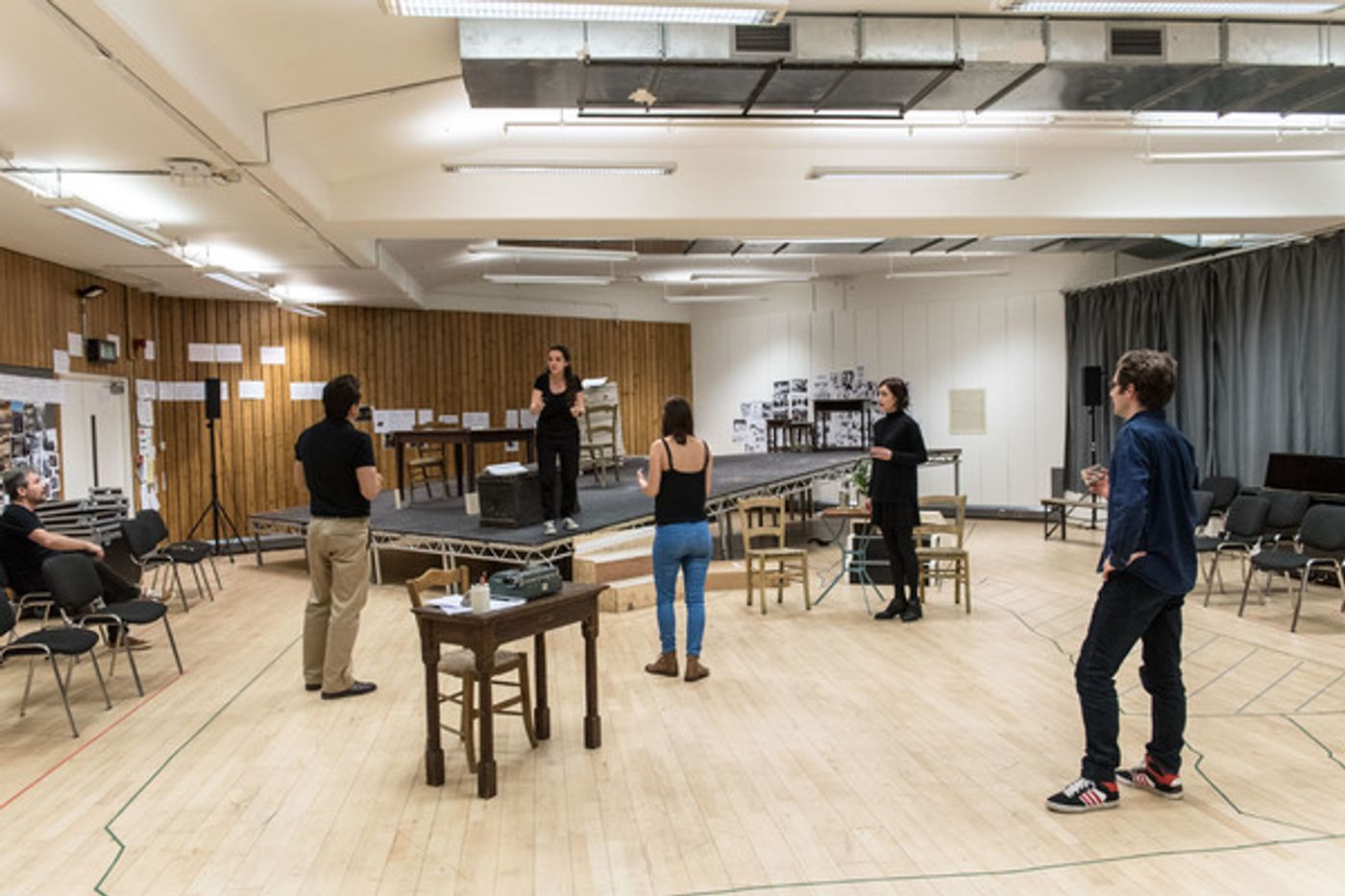 Photo Flash: In Rehearsal with Elizabeth McGovern, Ben Miles & More for National Theatre's SUNSET AT THE VILLA THALIA  Image