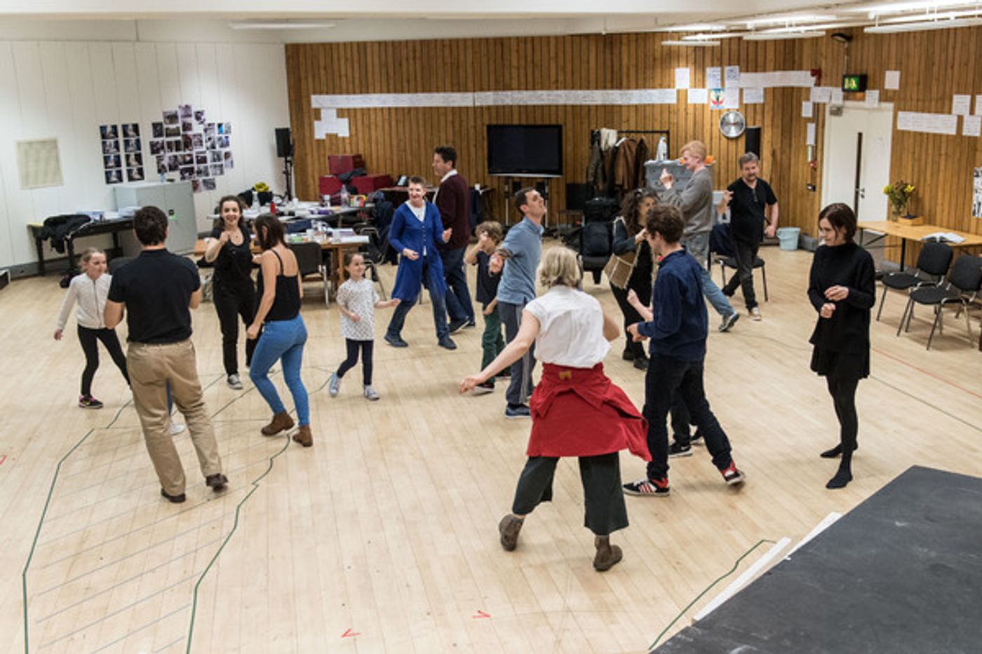 Photo Flash: In Rehearsal with Elizabeth McGovern, Ben Miles & More for National Theatre's SUNSET AT THE VILLA THALIA  Image