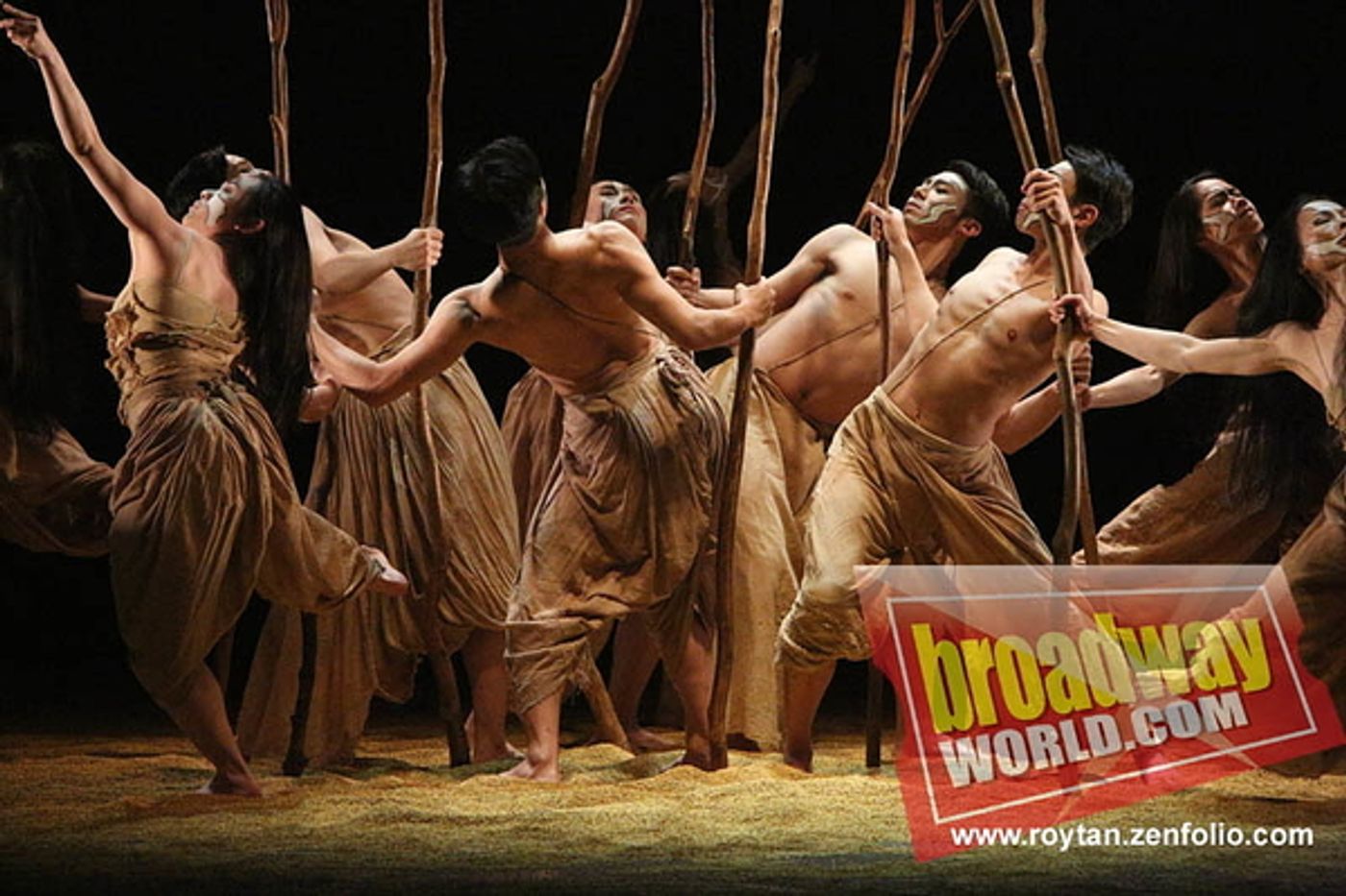 Photo Coverage: First Look at Cloud Gate Dance Theatre's SONGS OF THE WANDERERS in London  Image