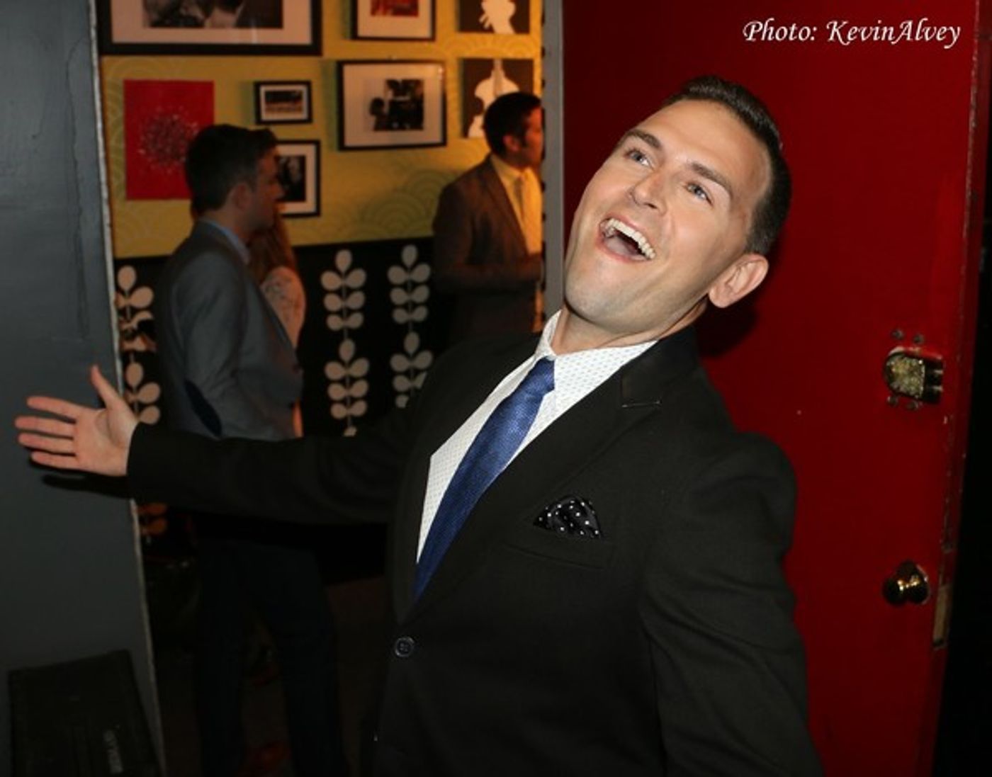 Photo Flash: Daniel Reichard Celebrates FRIENDS, ACQUAINTANCES, AND STRANGERS at Birdland  Image