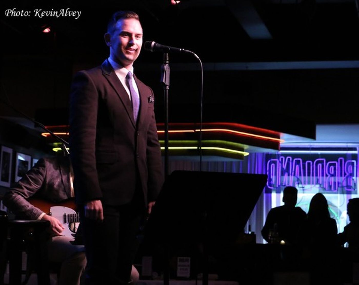Photo Flash: Daniel Reichard Celebrates FRIENDS, ACQUAINTANCES, AND STRANGERS at Birdland  Image