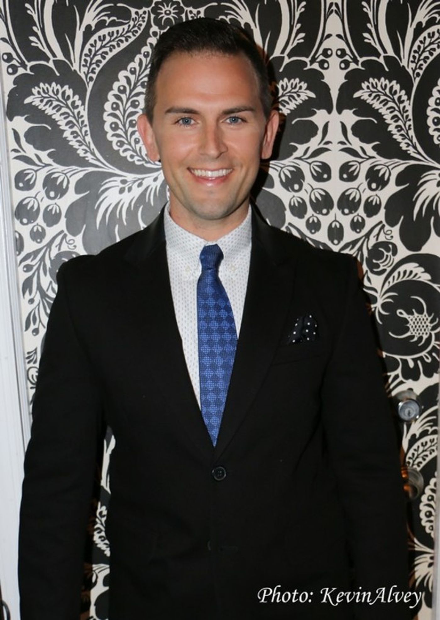 Photo Flash: Daniel Reichard Celebrates FRIENDS, ACQUAINTANCES, AND STRANGERS at Birdland  Image