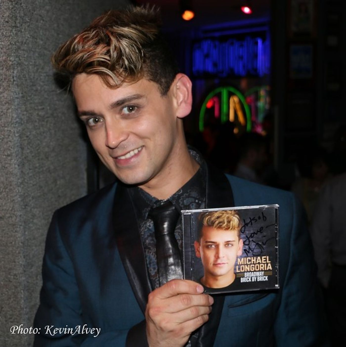 Photo Flash: Daniel Reichard Celebrates FRIENDS, ACQUAINTANCES, AND STRANGERS at Birdland  Image