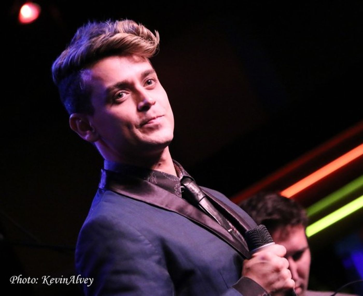 Photo Flash: Daniel Reichard Celebrates FRIENDS, ACQUAINTANCES, AND STRANGERS at Birdland  Image