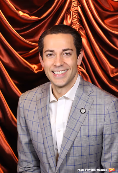 Zachary Levi Photo