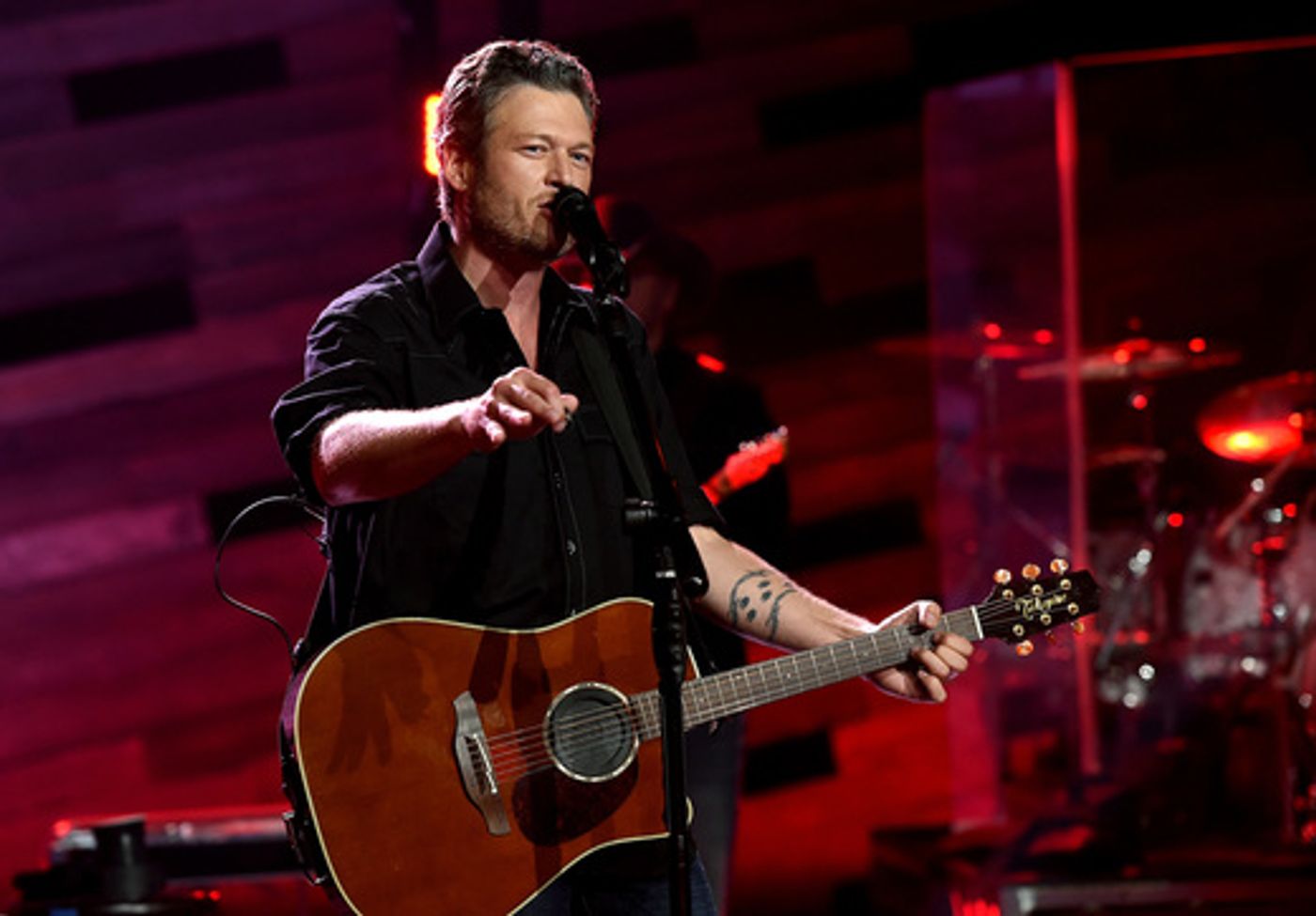 Photo Flash: Blake Shelton Performs Songs from New Album at iHeartRadio Theater  Image