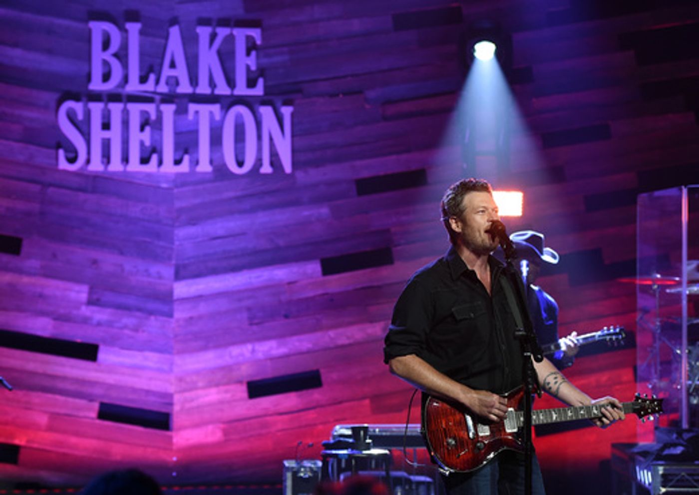 Photo Flash: Blake Shelton Performs Songs from New Album at iHeartRadio Theater  Image