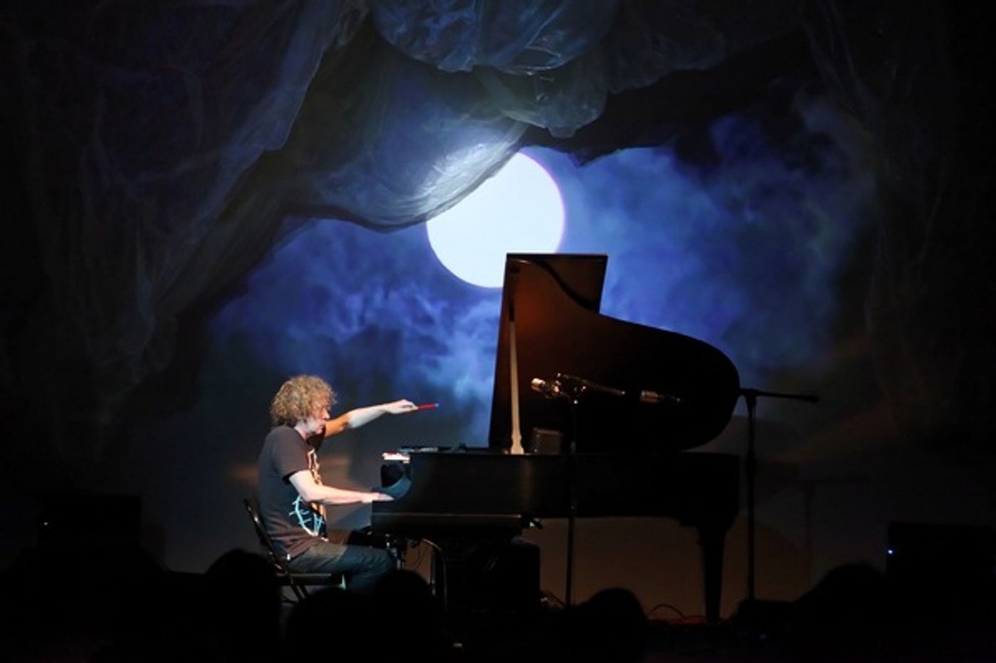 Photo Flash: Peter Manning Robinson Debuts THE REFRACTOR PIANO CONCERT at Bergamot Station Image