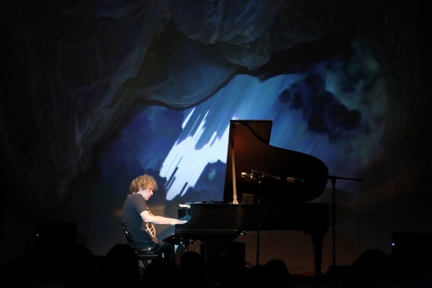 Photo Flash: Peter Manning Robinson Debuts THE REFRACTOR PIANO CONCERT at Bergamot Station Image
