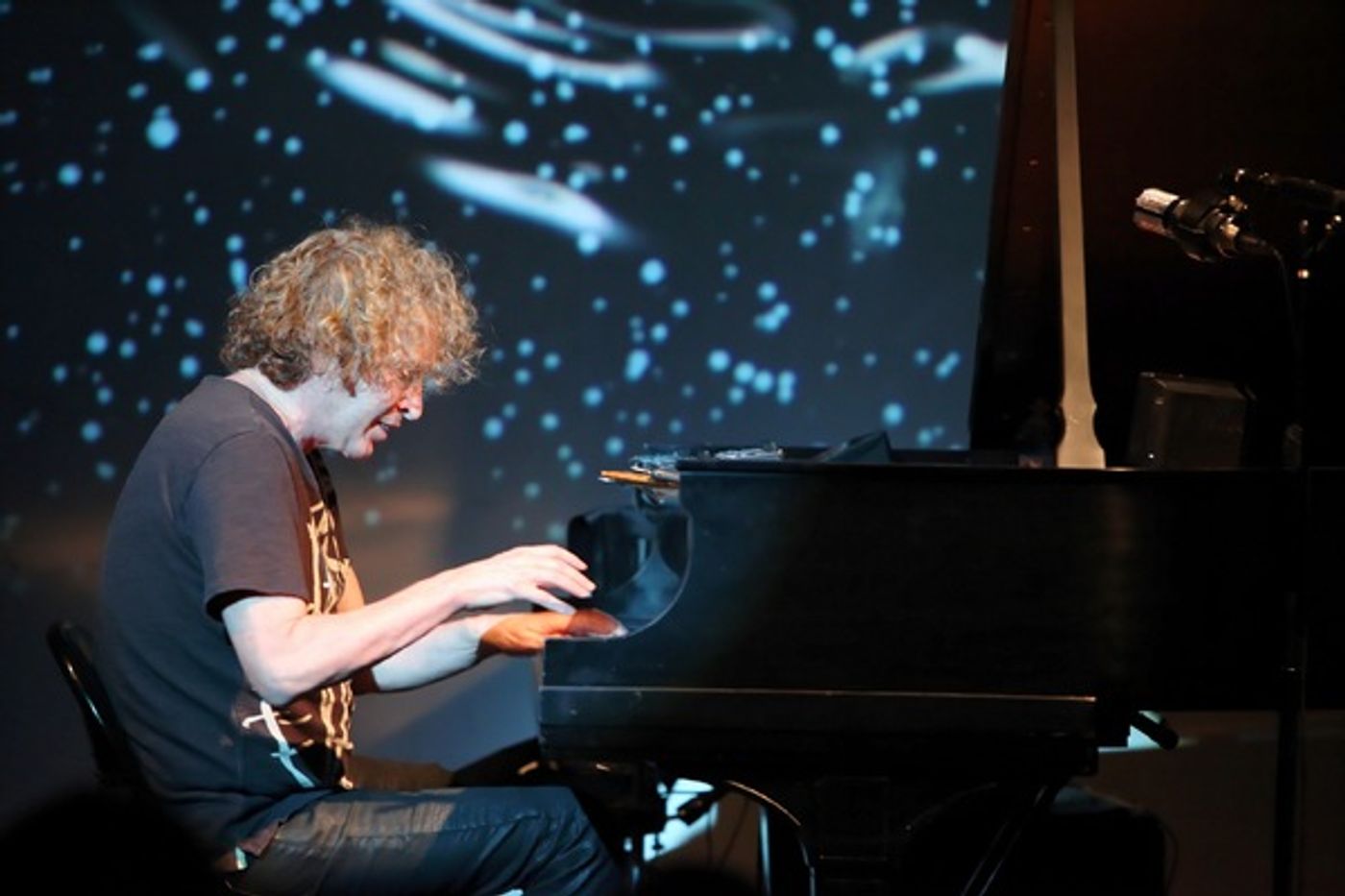 Photo Flash: Peter Manning Robinson Debuts THE REFRACTOR PIANO CONCERT at Bergamot Station Image