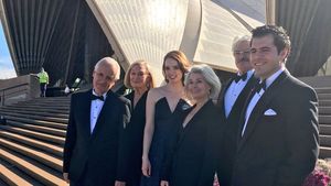 Tony Llewellyn-Jones, Deidre Rubenstein, Anna O'Byrne, Robyn Nevin, Reg Livermore and Mark Vincent @ BroadwayWorld Tony Llewellyn-Jones, Deidre Rubenstein, Anna O'Byrne, Robyn Nevin, Reg Livermore and Photo