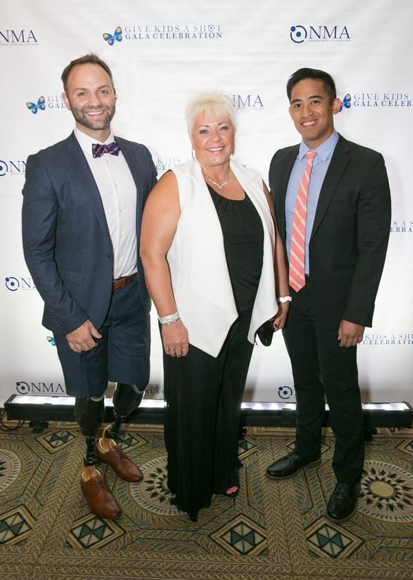 Photo Flash: NMA's 'Give Kids a Shot' Gala Honors Super Bowl MVP Deion Branch  Image