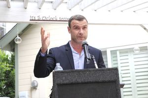 Liev Schreiber @ BroadwayWorld Liev Schreiber Photo