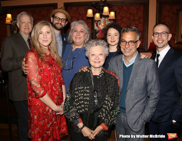 Reed Birney, Cassie Beck, Arian Moayed, Jayne Houdyshell, Lauren Klein, Sarah Steele, Photo