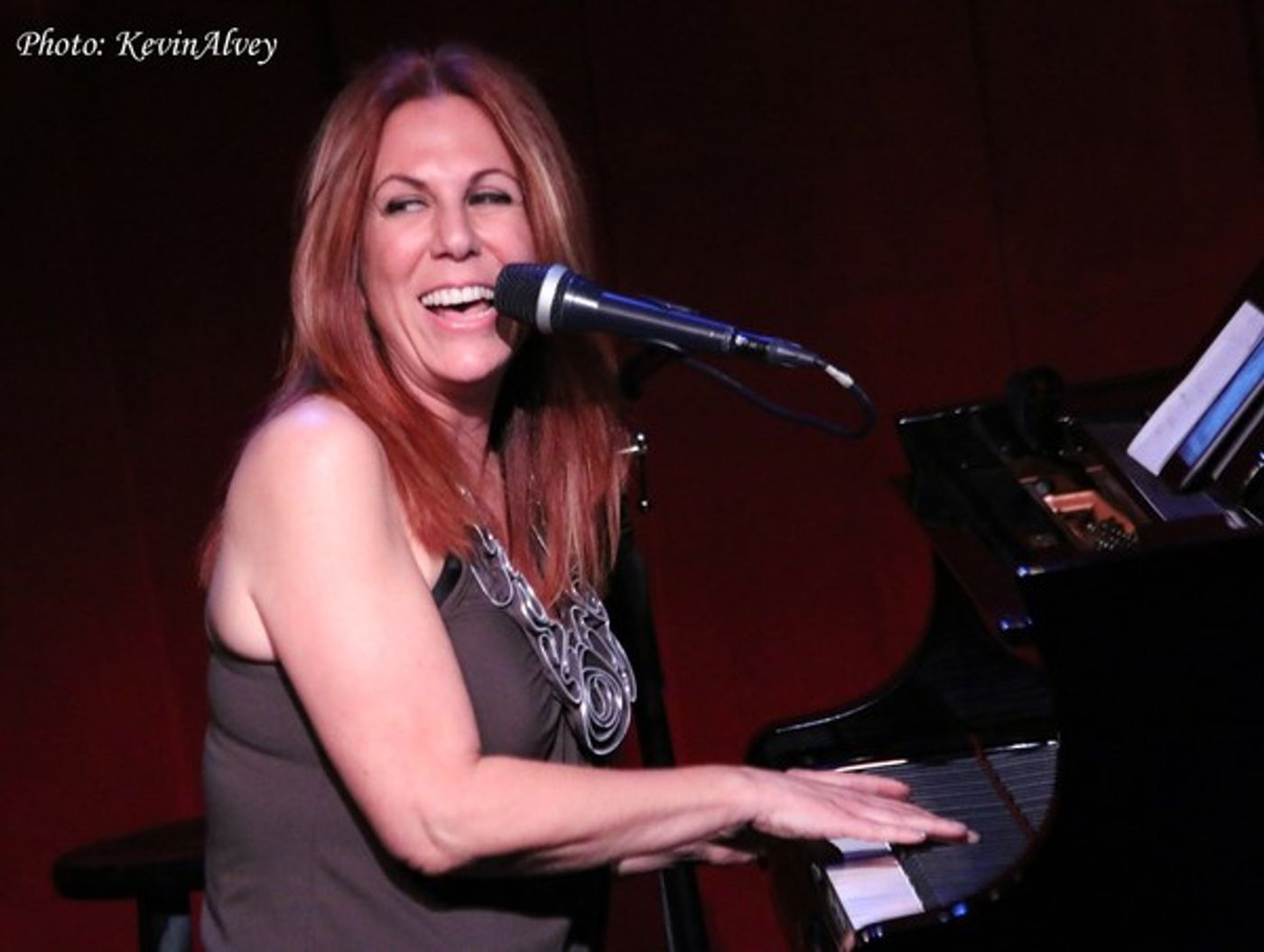 Photo Flash: The Property Brothers & More Join Victoria Shaw in UNDER THE COVERS at Birdland  Image