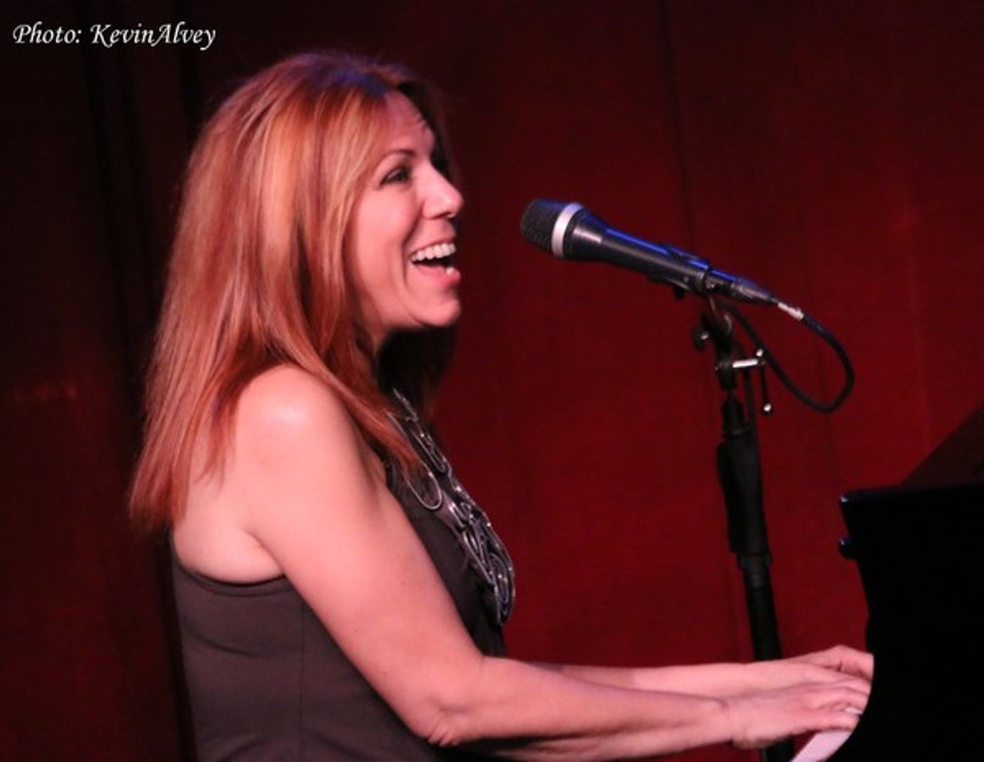 Photo Flash: The Property Brothers & More Join Victoria Shaw in UNDER THE COVERS at Birdland  Image