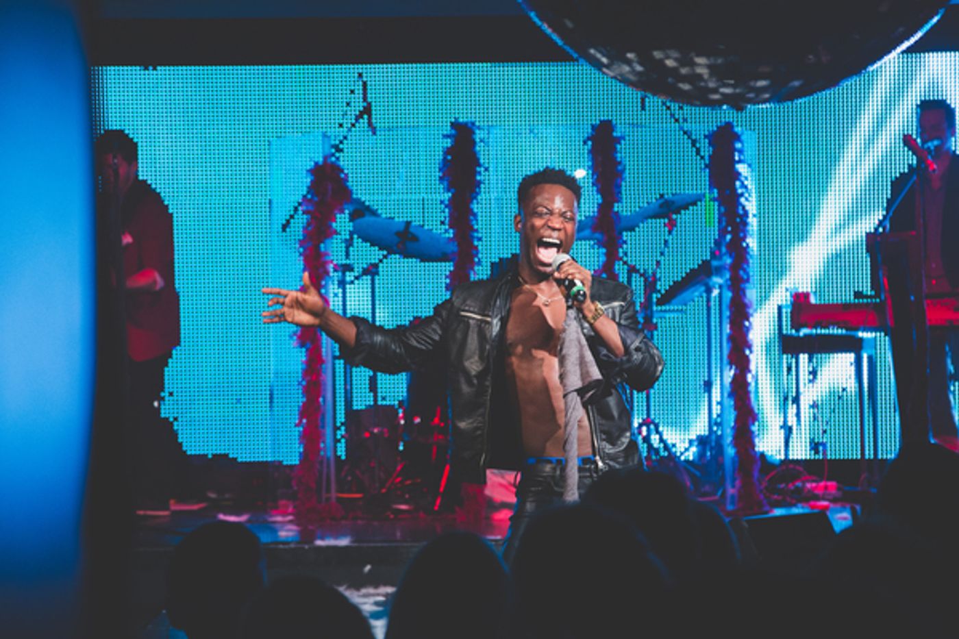 Photo Flash: Lena Hall, Robin De Jesus & More Pay Tribute to Prince at 42West  Image