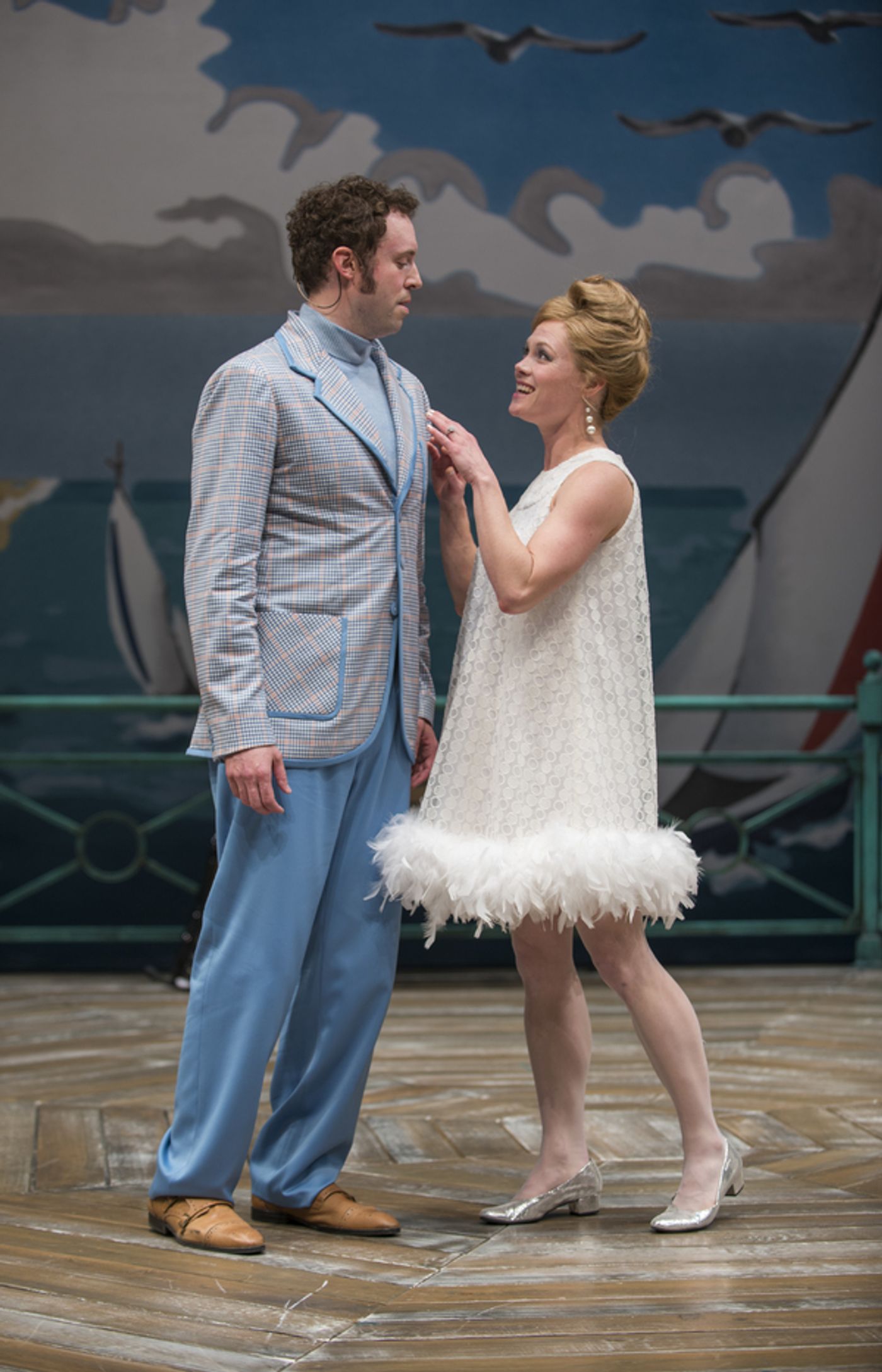 Photo Flash: First Look at ONE MAN, TWO GUVNORS at Court Theatre  Image