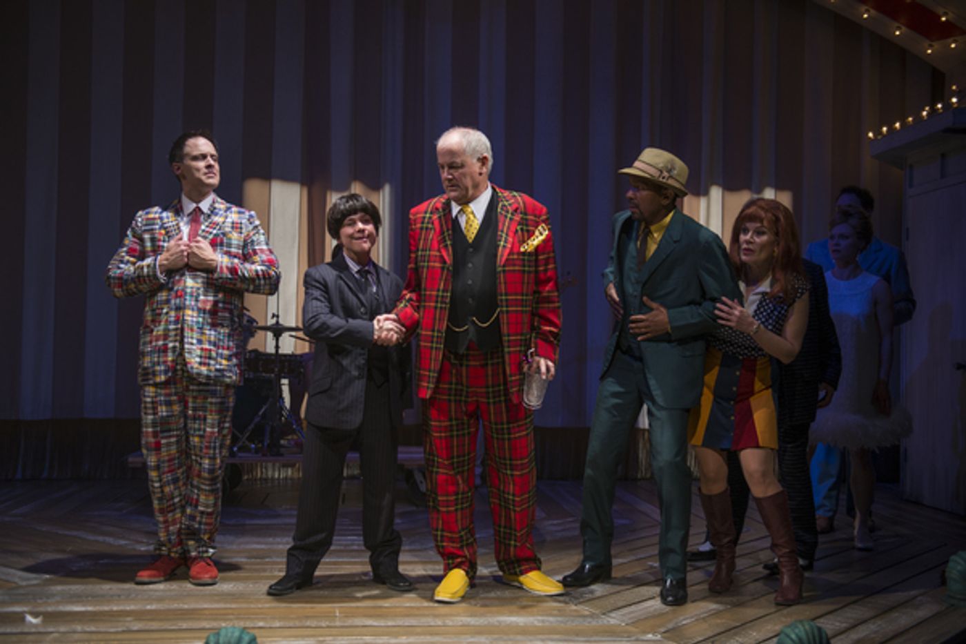 Photo Flash: First Look at ONE MAN, TWO GUVNORS at Court Theatre  Image