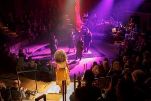 Lulu Fall, Nabiyah Be, Jessie Shelton, Shaina Taub and Chris Sullivan Photo