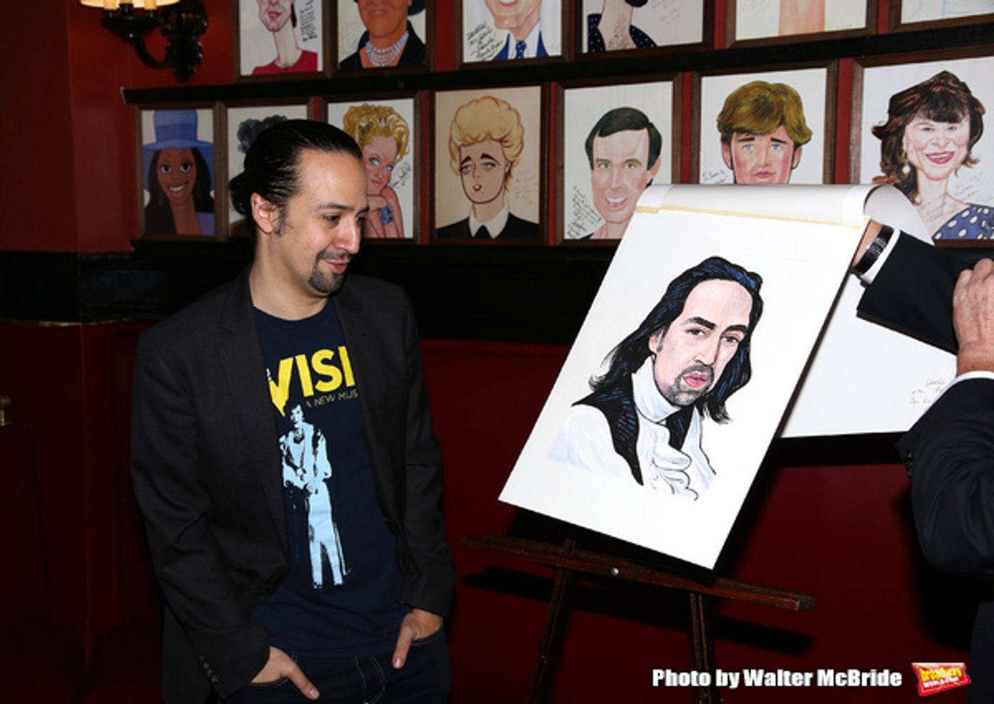Photo Coverage: Look Around, Look Around! HAMILTON's Lin-Manuel Miranda Is Getting His Sardi's Portrait  Image