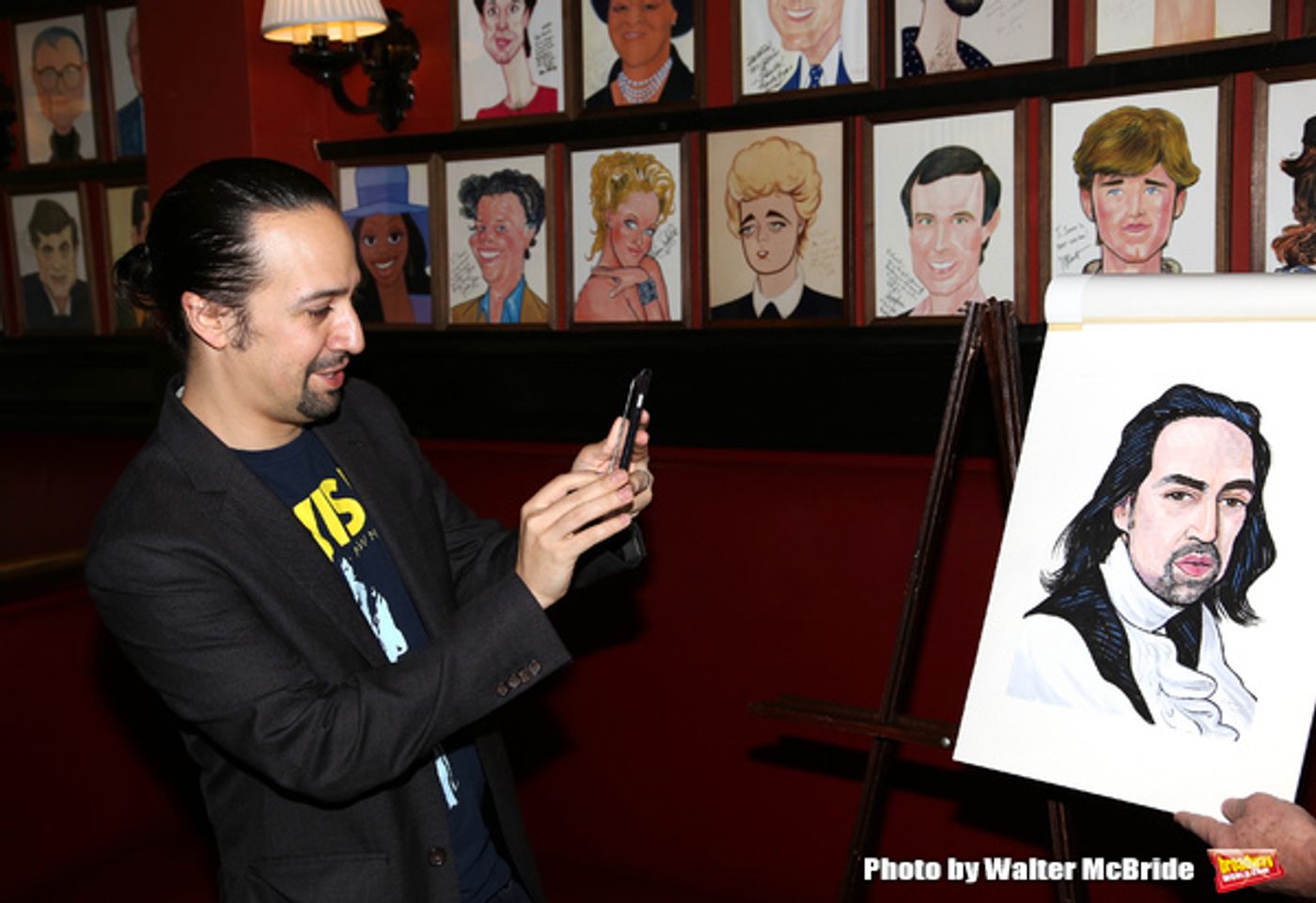 Photo Coverage: Look Around, Look Around! HAMILTON's Lin-Manuel Miranda Is Getting His Sardi's Portrait  Image