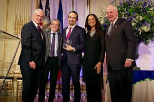 Jeremy Travis, President of John Jay College; Luis Miranda, Jr.; Lin-Manuel Miranda; Soledad O’Brien; and Jules Kroll, Chair of the John Jay College Foundation Board @ BroadwayWorld Jeremy Travis, President of John Jay College; Luis Miranda, Jr.; Lin-Manuel Miranda; Photo