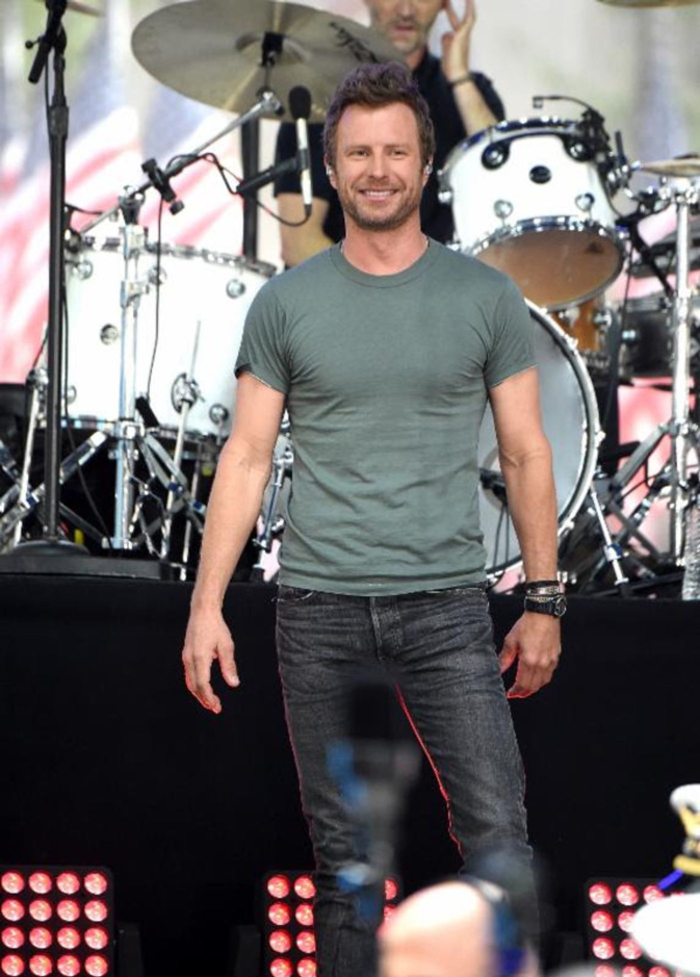 Photo Flash: Dierks Bentley Performs Live on NBC's TODAY  Image