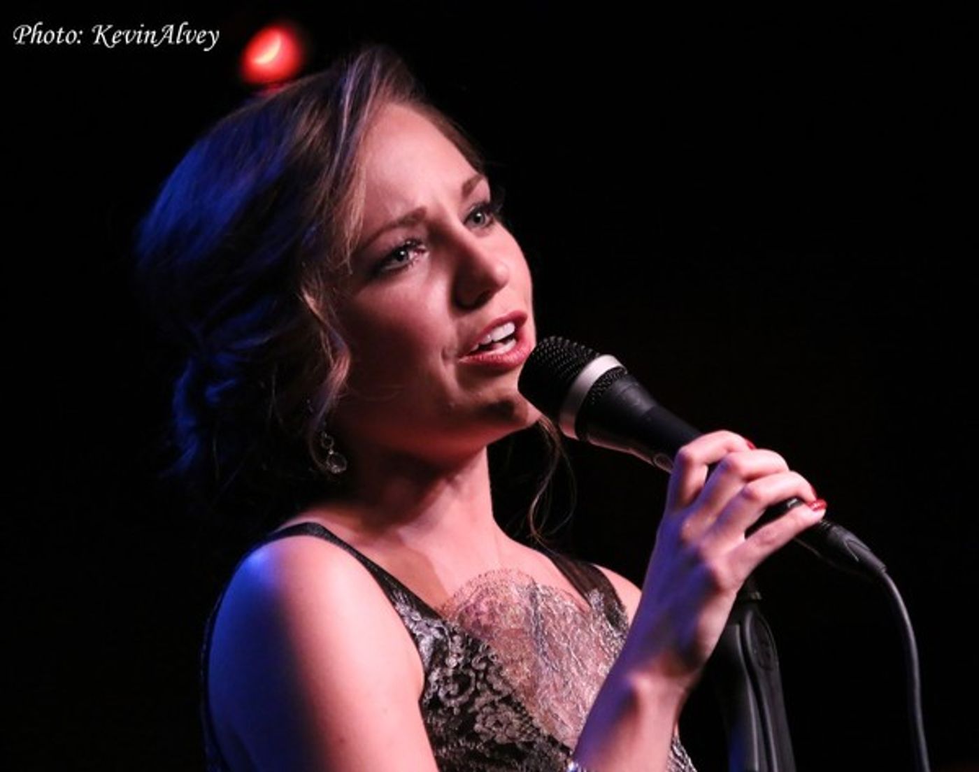 Photo Flash: Tony Nominee Laura Osnes Performs at Birdland  Image