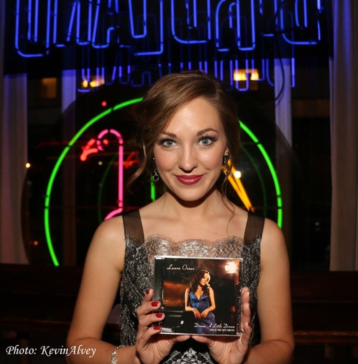 Photo Flash: Tony Nominee Laura Osnes Performs at Birdland  Image