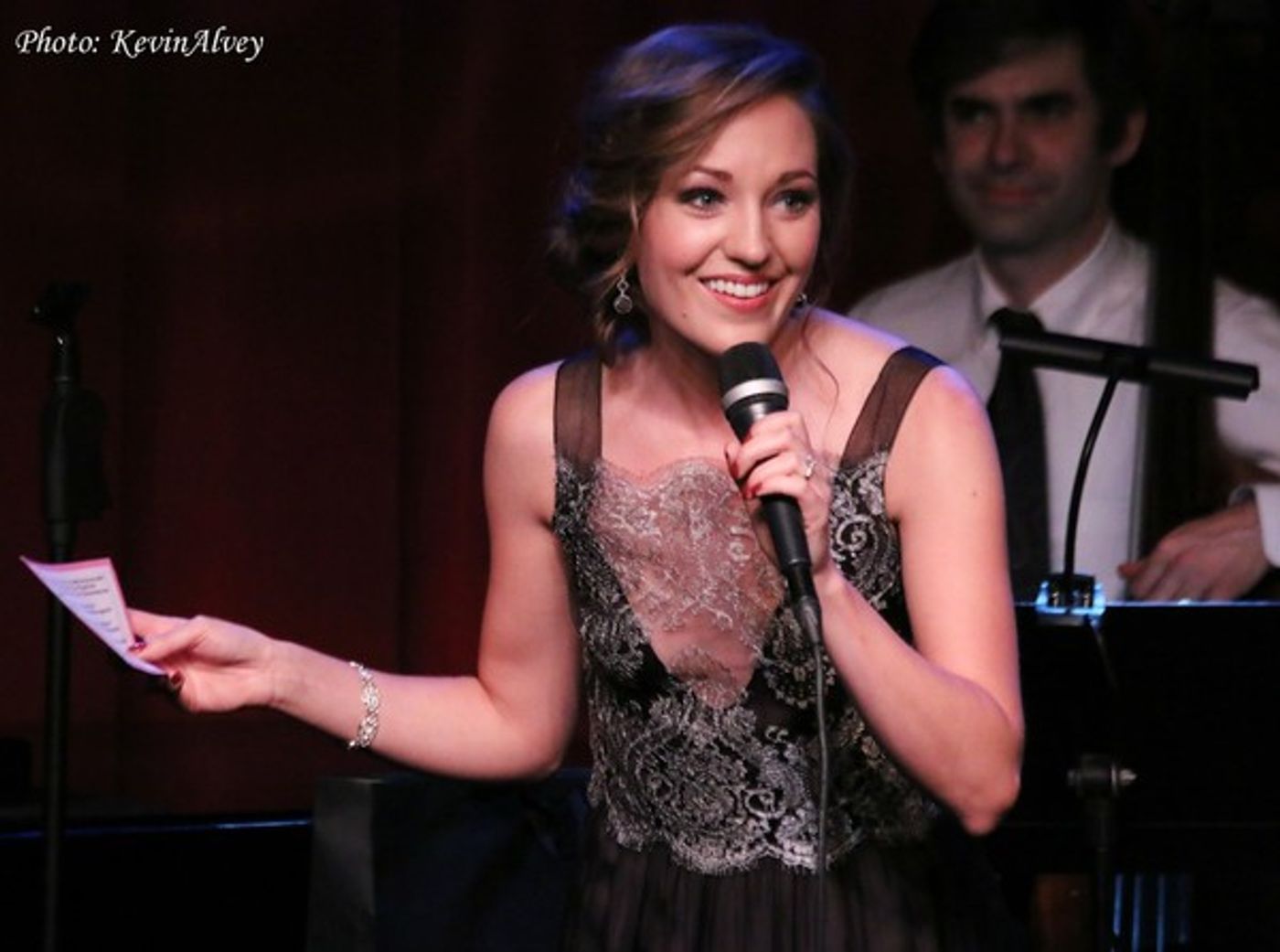 Photo Flash: Tony Nominee Laura Osnes Performs at Birdland  Image