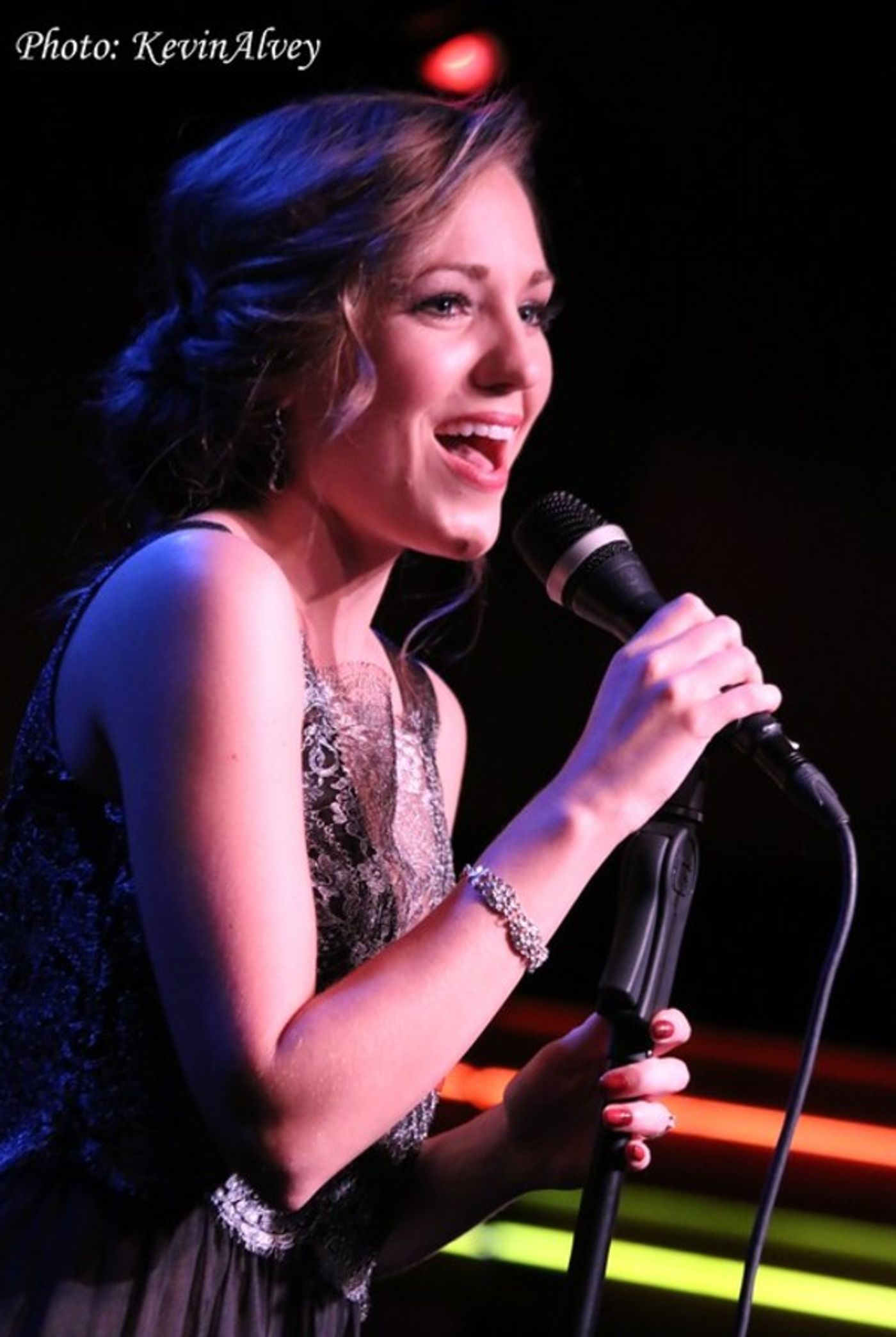 Photo Flash: Tony Nominee Laura Osnes Performs at Birdland  Image