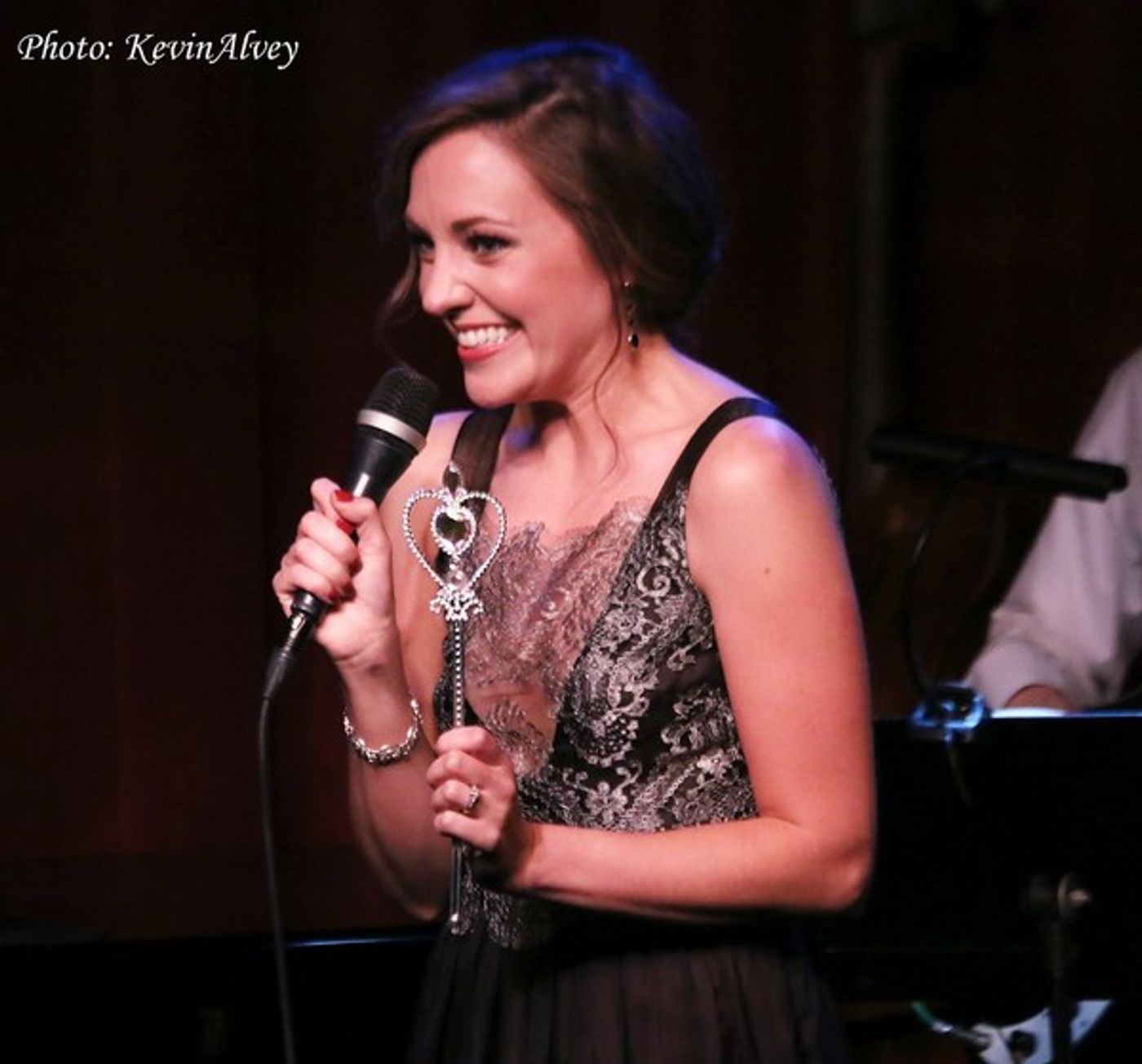 Photo Flash: Tony Nominee Laura Osnes Performs at Birdland  Image