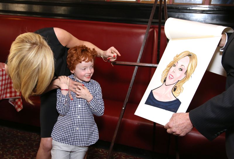Photo Coverage: Tony Nominee Jane Krakowski Unveils Her New Portrait at Sardi's! — photo 6 of 32