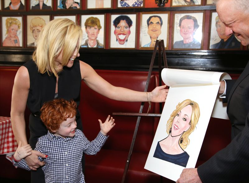 Photo Coverage: Tony Nominee Jane Krakowski Unveils Her New Portrait at Sardi's! — photo 4 of 32