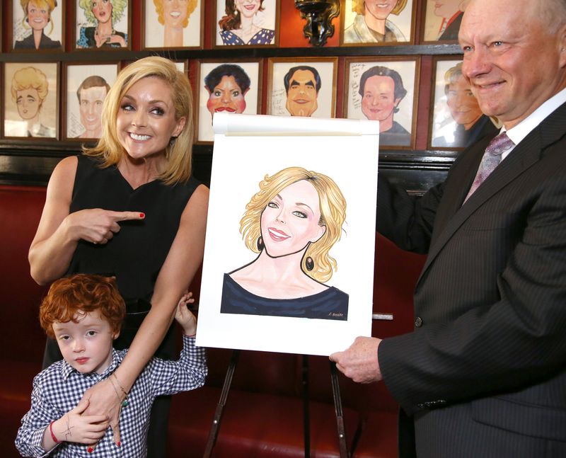 Photo Coverage: Tony Nominee Jane Krakowski Unveils Her New Portrait at Sardi's! — photo 5 of 32